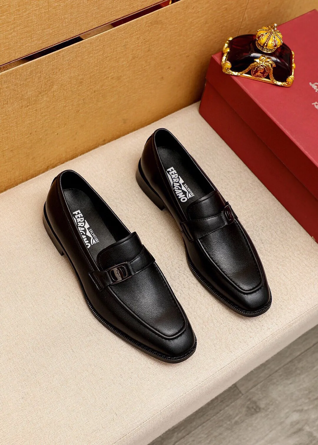 Men's shoes 💰400 💐 Product trademark: Ferragamo "Ferragamo" casual leather shoes Regular size: 39-44 (38.45.46🉑️customized) Product materials: Selected imported calfskin upper + classic hardware buckle, imported pig leather lining. Strong three-dimensional visual effect, non-slip and wear-resistant combination outsole Color: 1⃣️color optional